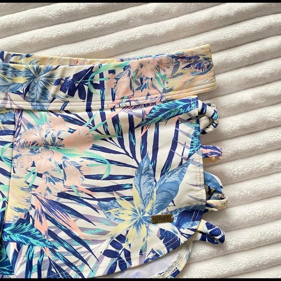 Tropical Bikini Bottom - Picture 2 of 4